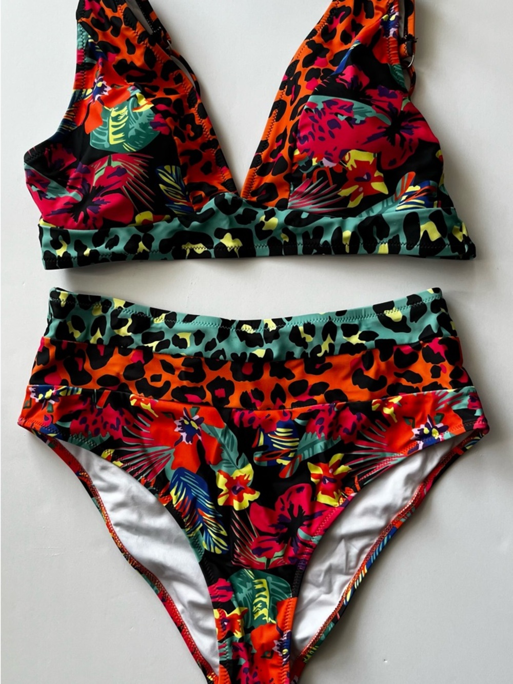 NWT Colorful Tropical Leopard Bikini Set High Waisted V Neck Medium Large